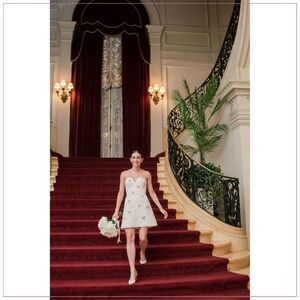 $4990 Carolina Herrera Silk & Pearl-Embellished Sweetheart Runway Dress